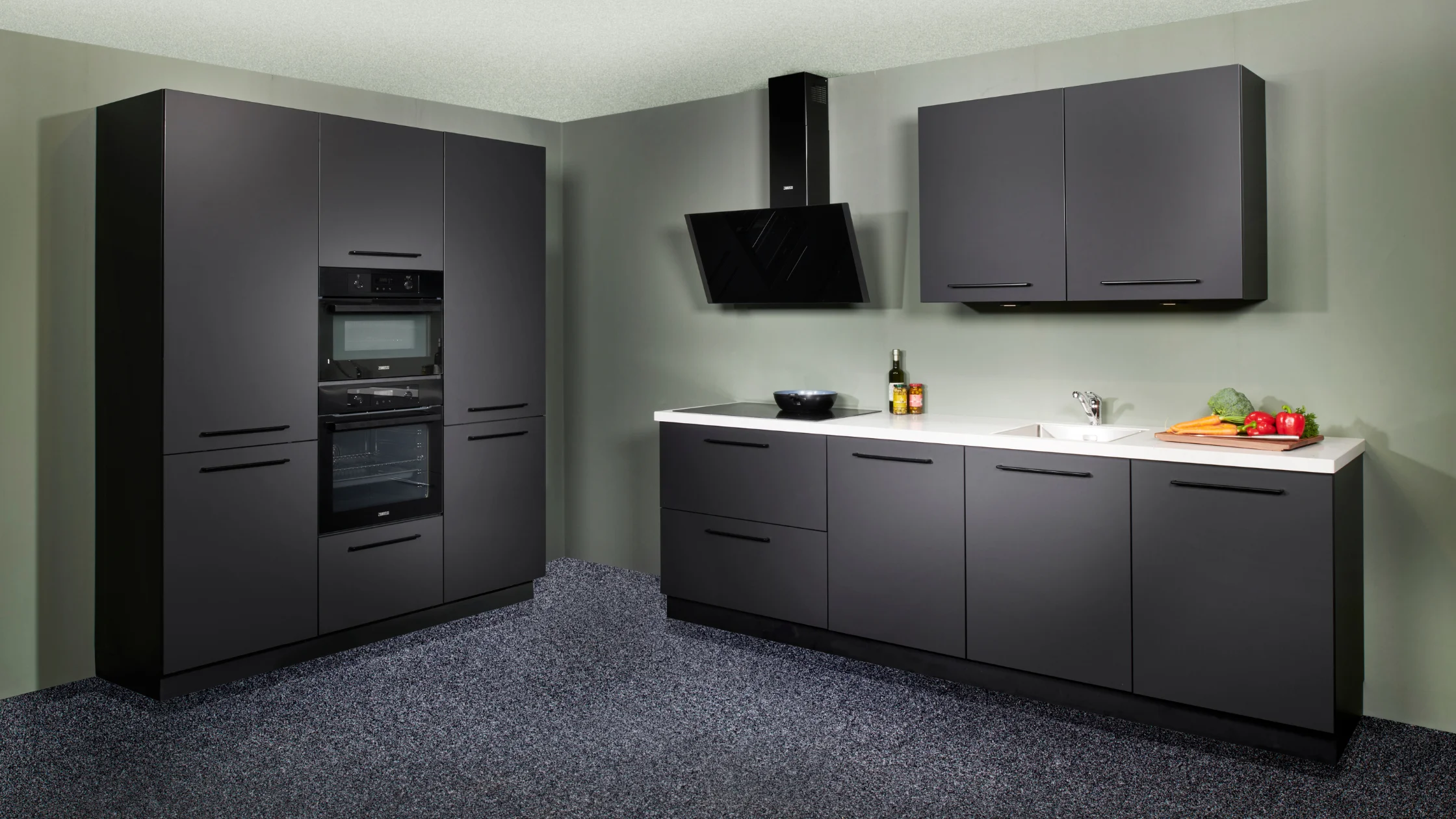 Zwarte Keuken in de showroom van Keukenwarenhuis.nl Zwarte Keuken in de showroom van Keukenwarenhuis.nl