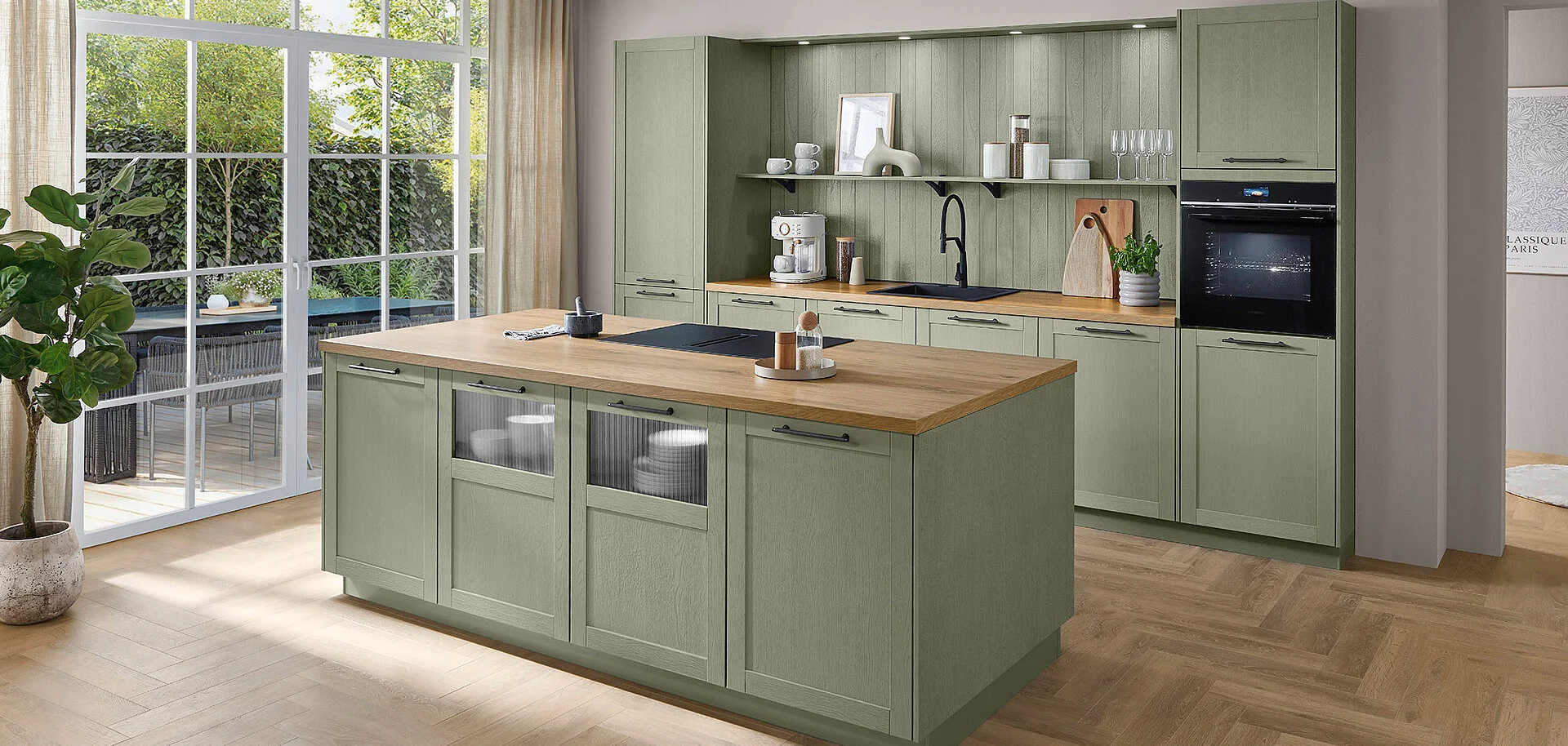 Groene keuken met schiereiland