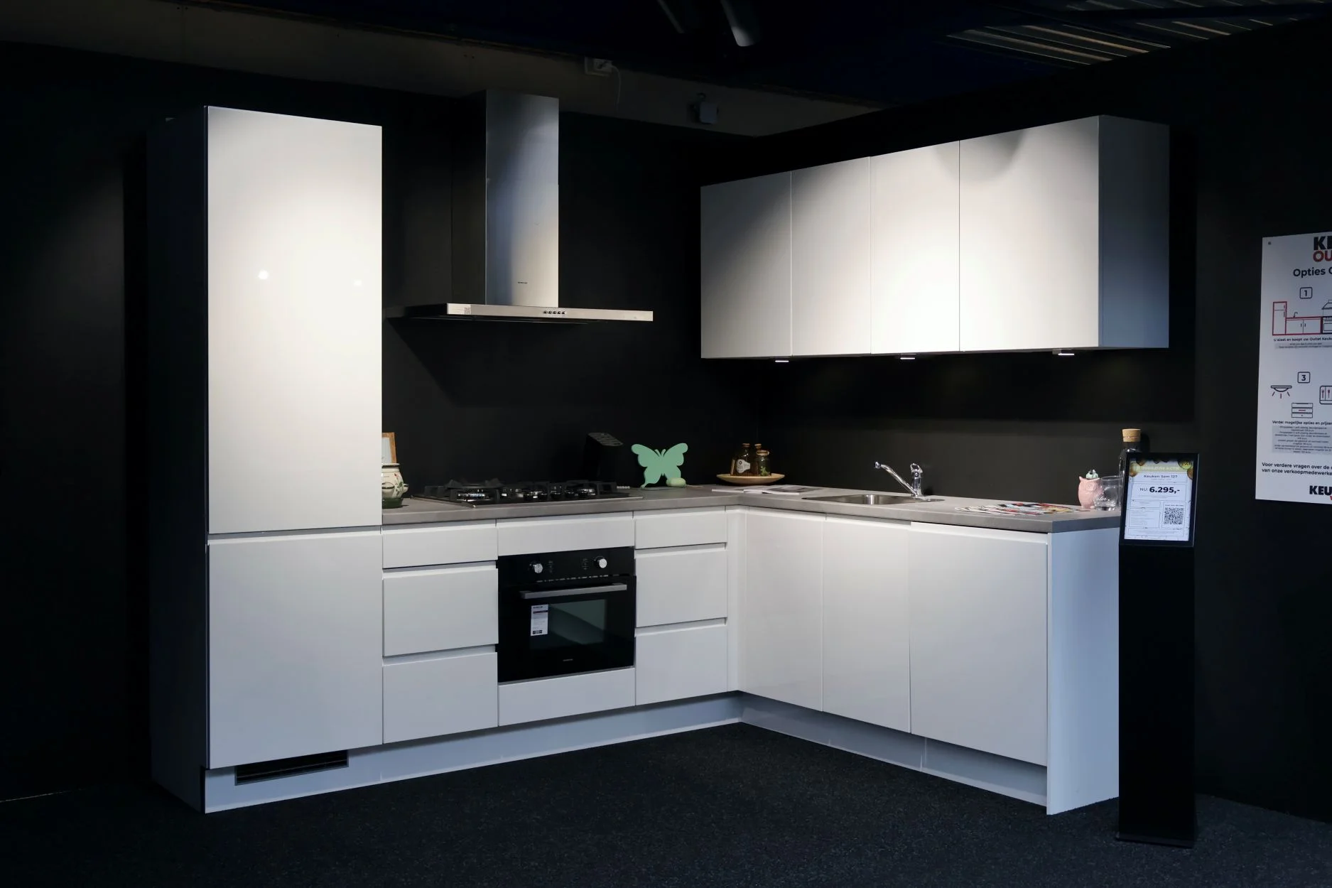 Hoogglans witte voorraadkeuken