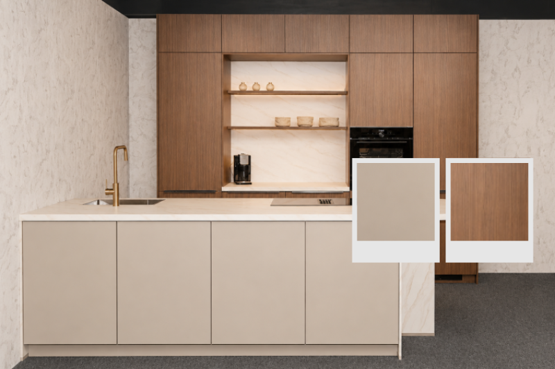 Keuken in kasjmier en walnoot met kleurstalen, trendkleuren keuken 2027