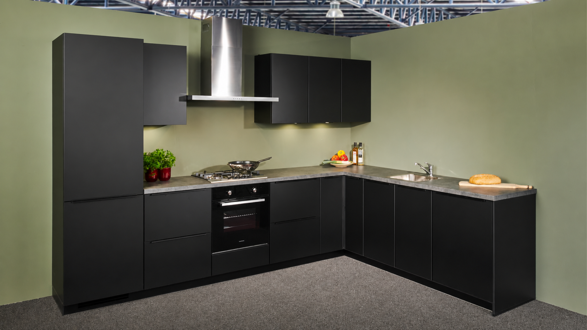 Mat zwarte hoekkeuken direct uit voorraad leverbaar in de mega showrooms van Keukenwarenhuis.nl