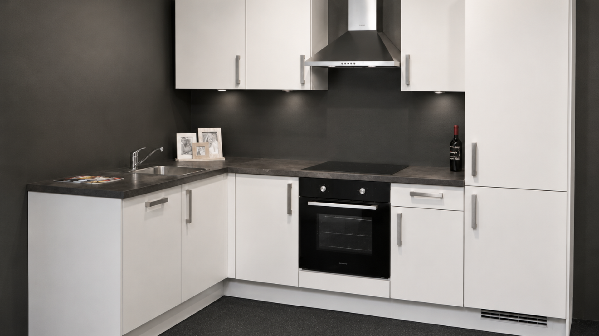 Soft-mat wit keukenfront Laser uit het Keukens Binnen 7 Dagen concept van Keukenwarenhuis.nl