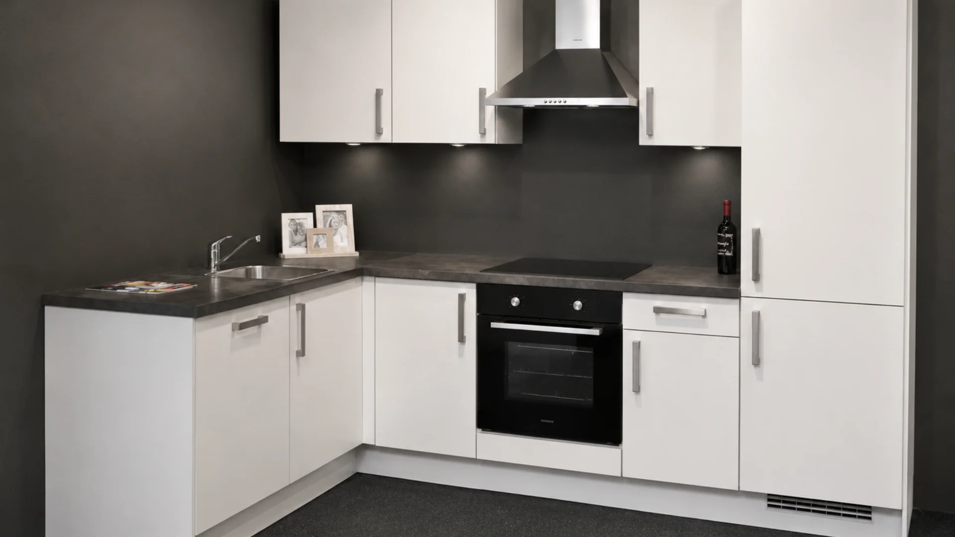 Soft-mat wit keukenfront Laser uit het Keukens Binnen 7 Dagen concept van Keukenwarenhuis.nl