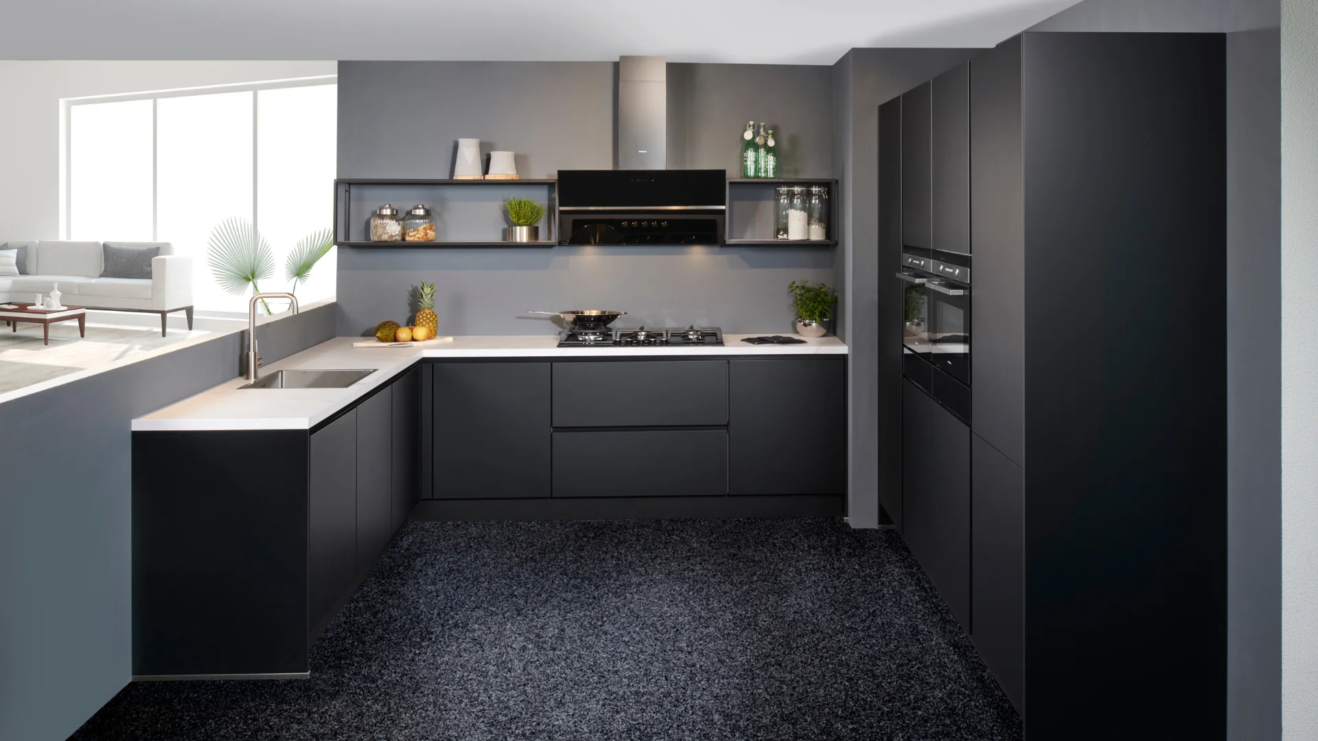 Zwarte showroom keuken