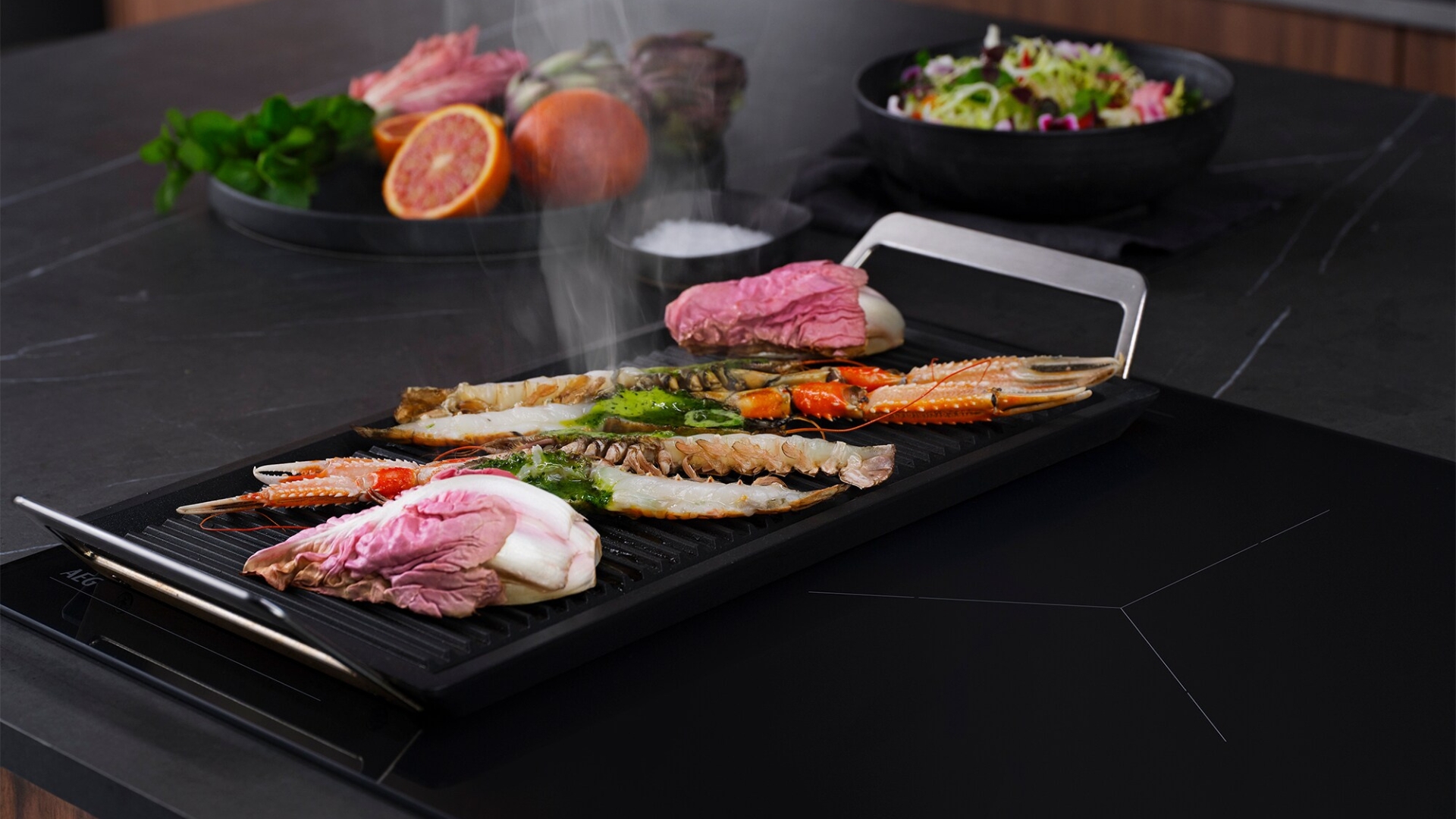 Grillplaat op een inductiekookplaat