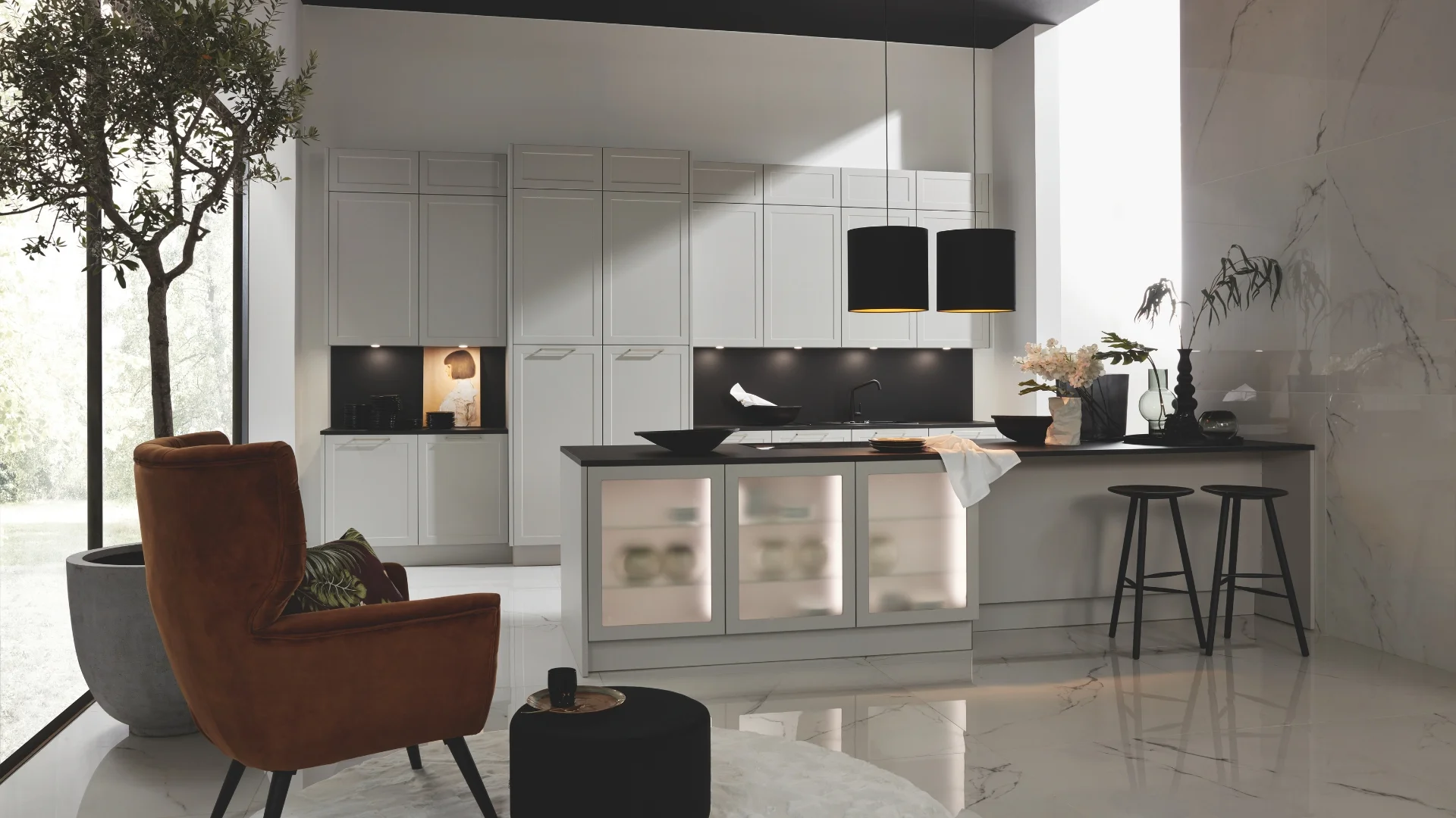 Grijze keuken in het schiereiland