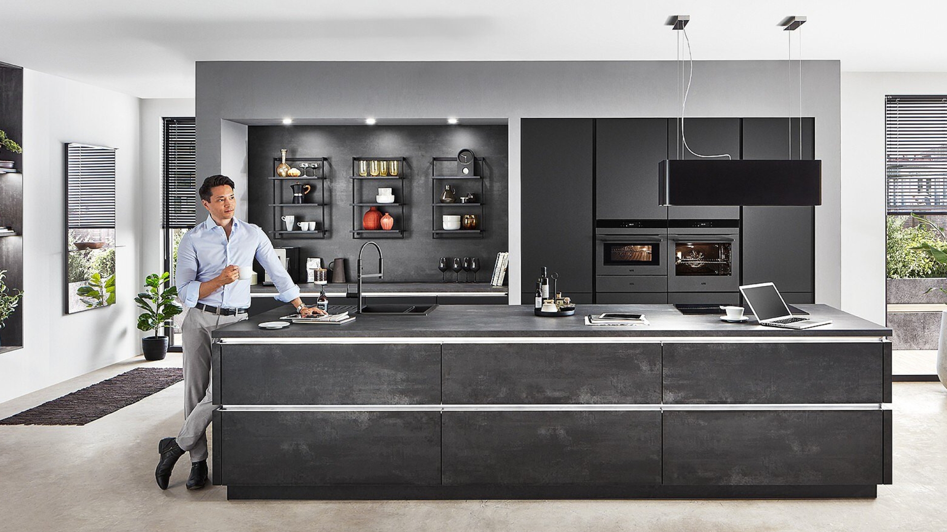 Industriële eilandkeuken donker beton