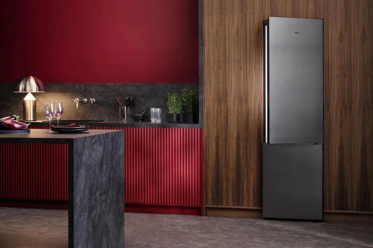 Koel- vriescombinatie in een keuken