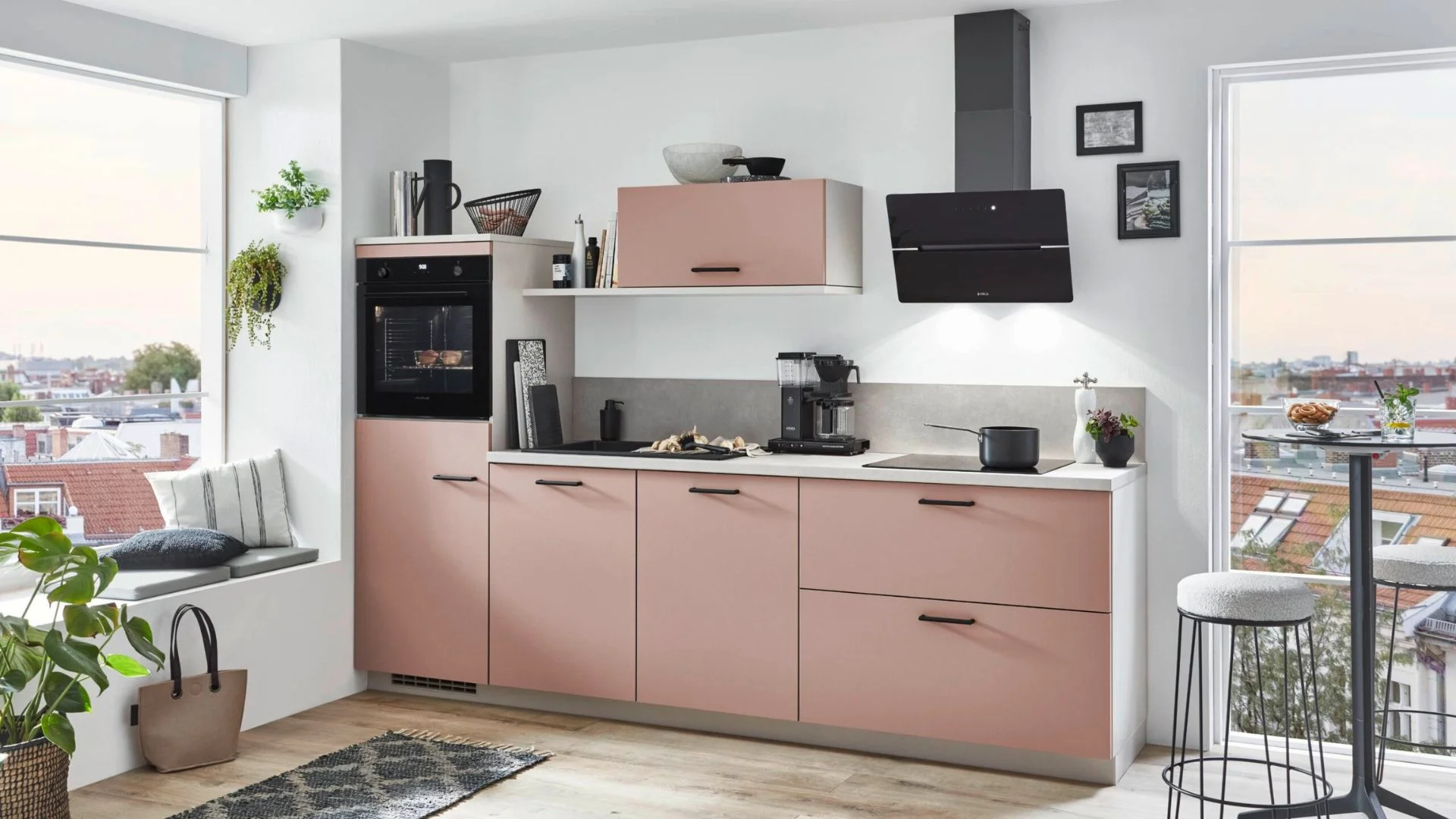 Roze keuken in rechte opstelling