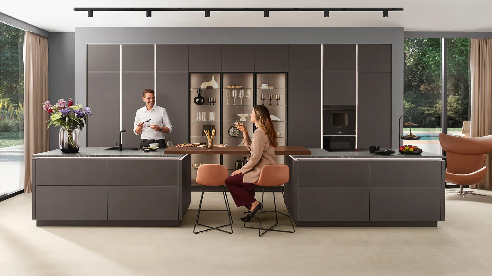 Taupe keuken met schiereiland