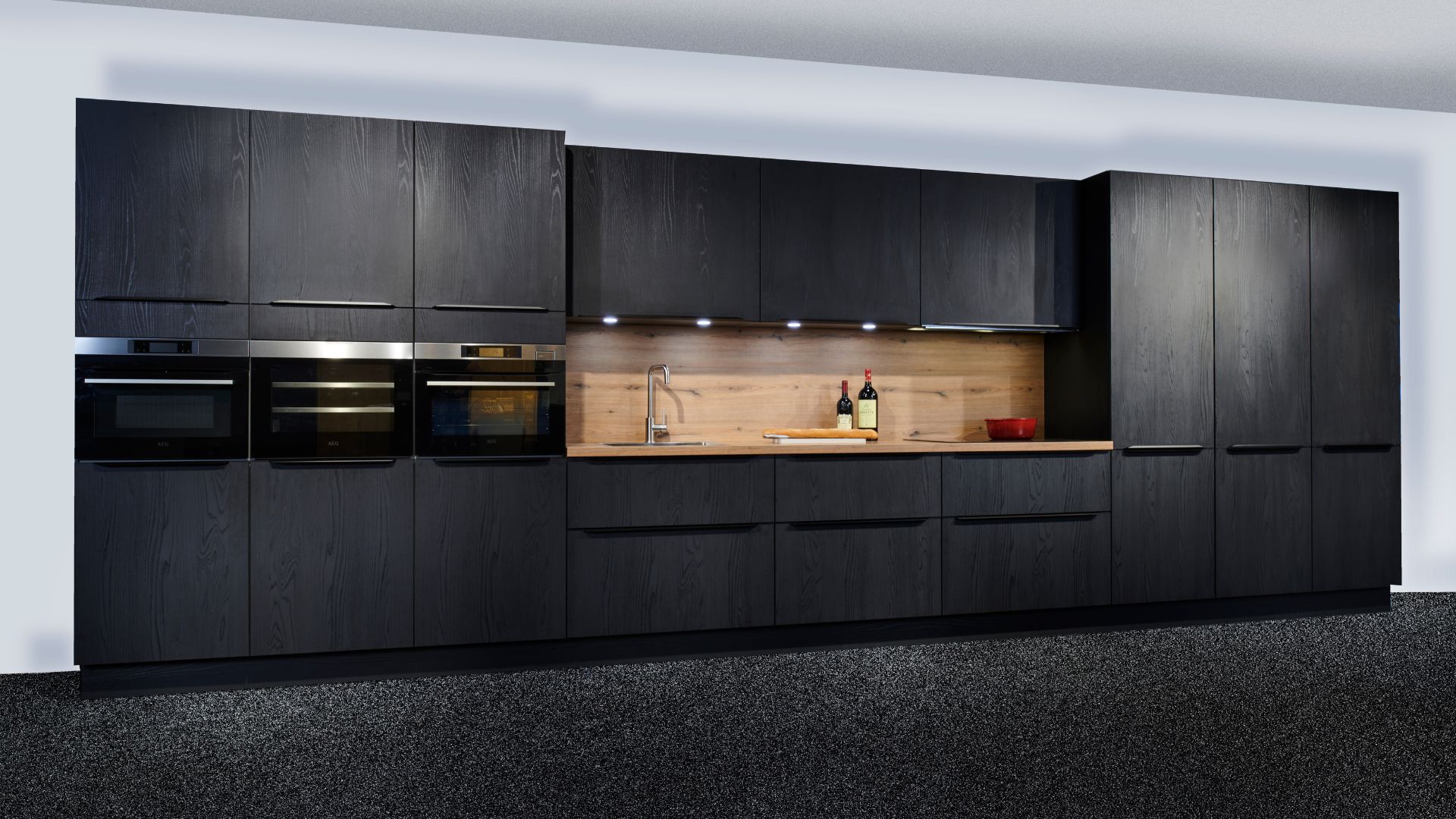 Nolte zwarte rechte houtlook showroomkeuken in de showroom van Keukenwarenhuis.nl in Ter Aar