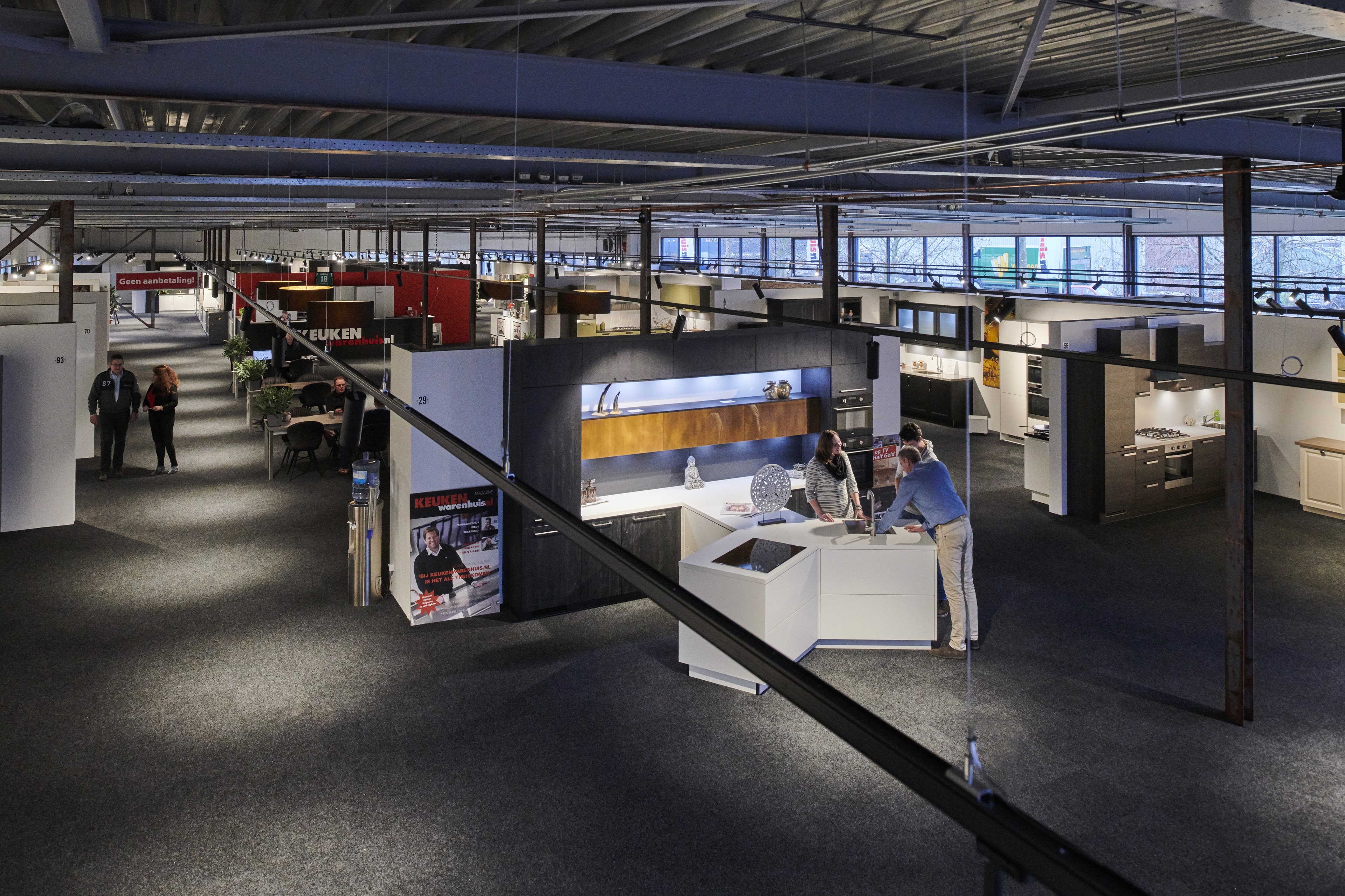 Keukenshowroom met tientallen showroomkeukens