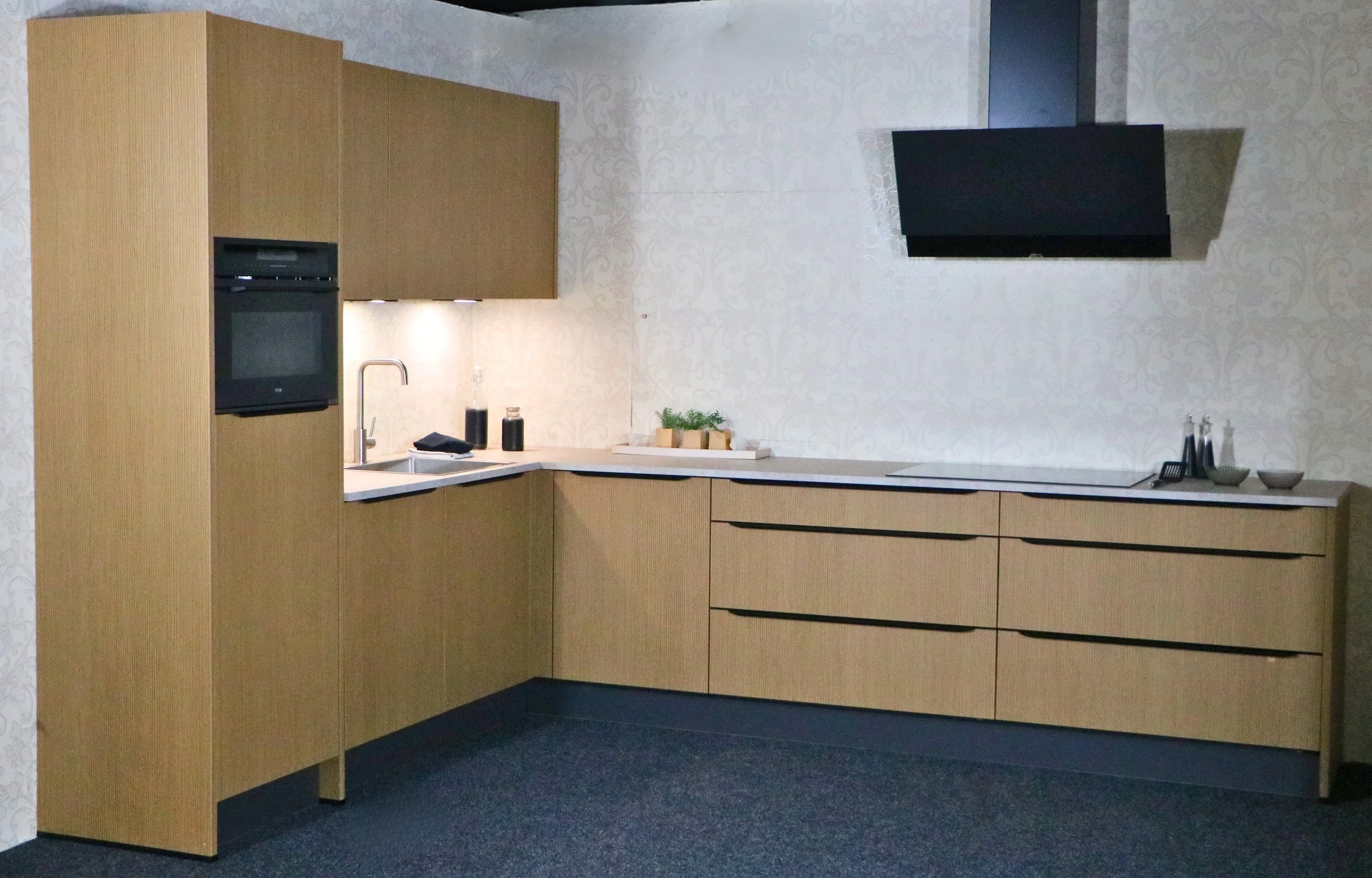 Hoekkeuken in Japandi stijl