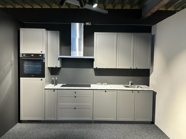 K66 zwarte showroomkeuken