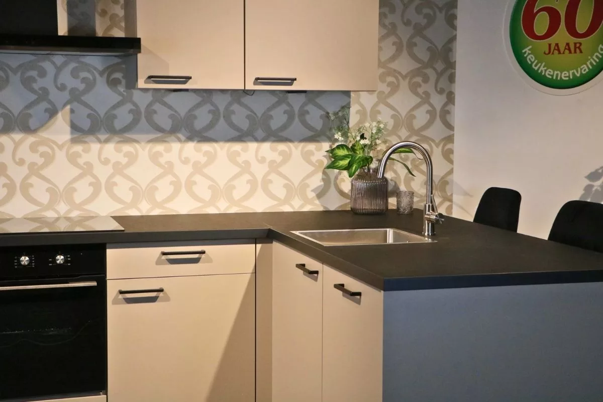 Zandkleurige keuken afbeeldingen (7)