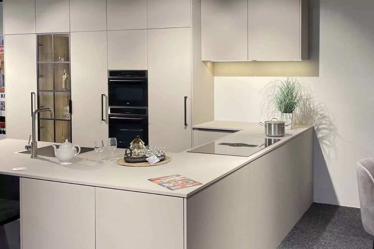 Zandkleurige keuken afbeeldingen (8) 52-Keukenwarenhuis-keukendeal-2022